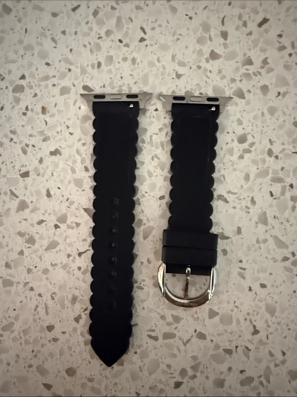 Kate spade Apple Watch 38/40 mm Silicone Band, Black Scallop, EUC